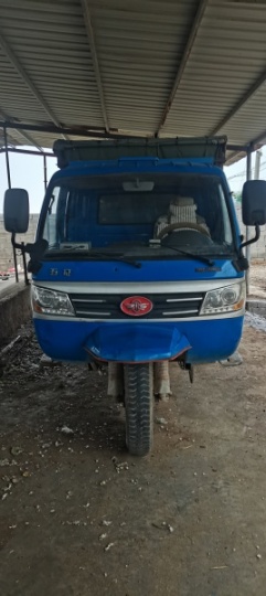 轉(zhuǎn)讓五征奧翔1600豪華款三輪車一輛，825鋼絲胎，十擋高低
